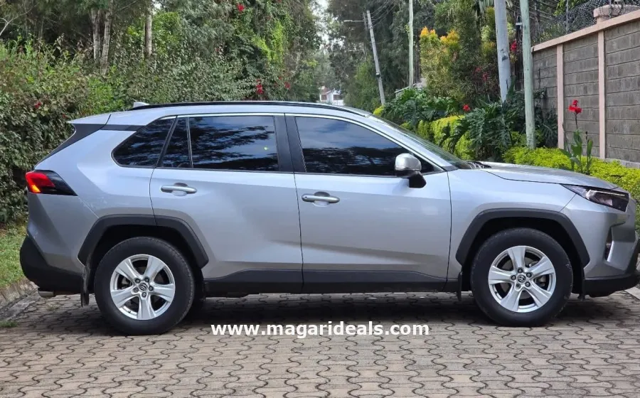 TOYOTA RAV4 BASE GRADE in Kenya for Sale | Magari Deals