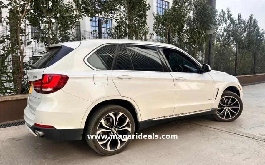 BMW X5 xDrive35d with panoramic sunroof in Kenya for Sale | Magari Deals