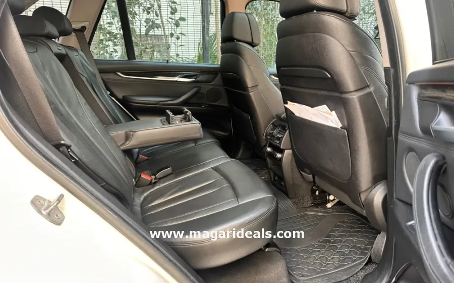 BMW X5 xDrive35d with panoramic sunroof in Kenya for Sale | Magari Deals