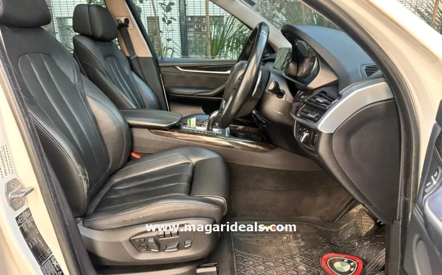 BMW X5 xDrive35d with panoramic sunroof in Kenya for Sale | Magari Deals