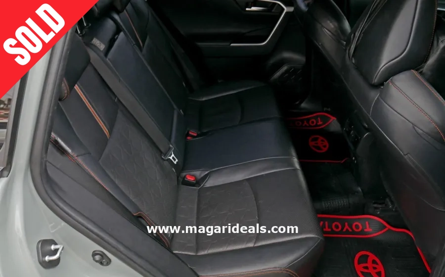 TOYOTA RAV-4 with SUNROOF in Kenya for Sale | Magari Deals