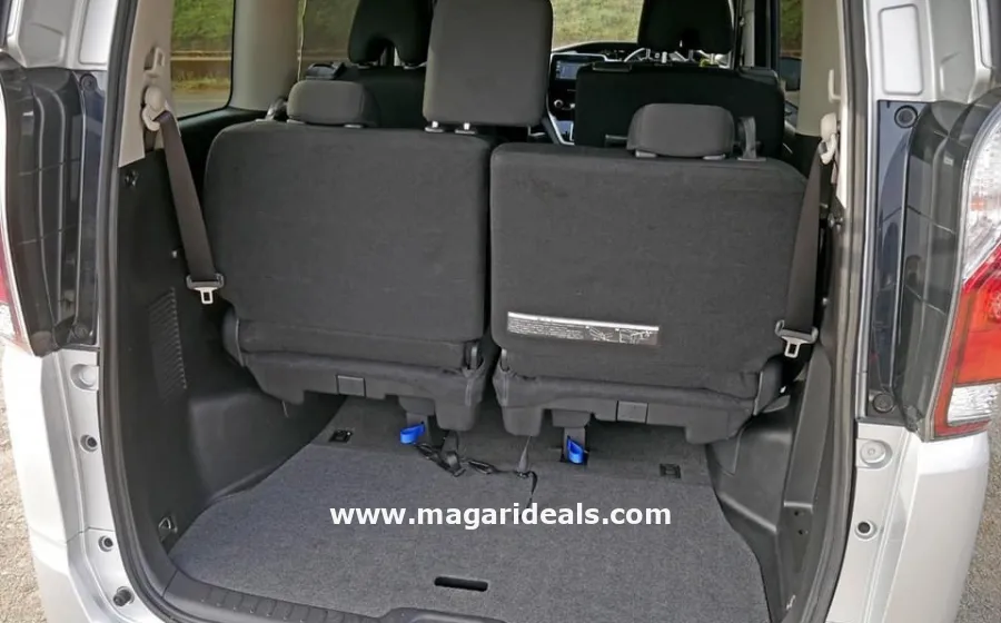 NISSAN SERENA HYBRID in Kenya for Sale | Magari Deals